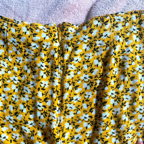 Size 8 flower mini skirt - Picture 2 of 2